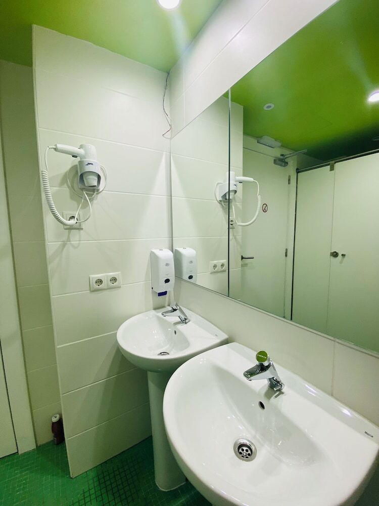 Hostal We Street Hostel - Albergue Juvenil