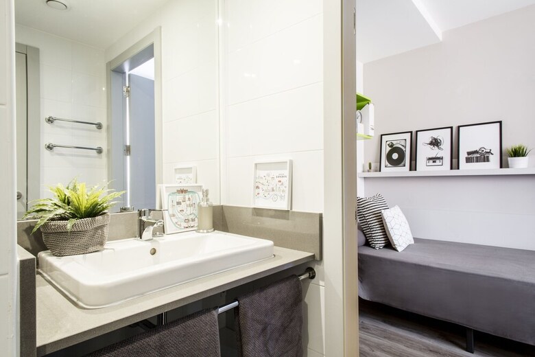 Hostal Residencia Universitaria Resa Barcelona Diagonal - Campus Accomodation