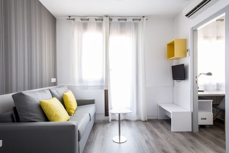 Hostal Residencia Universitaria Resa Barcelona Diagonal - Campus Accomodation