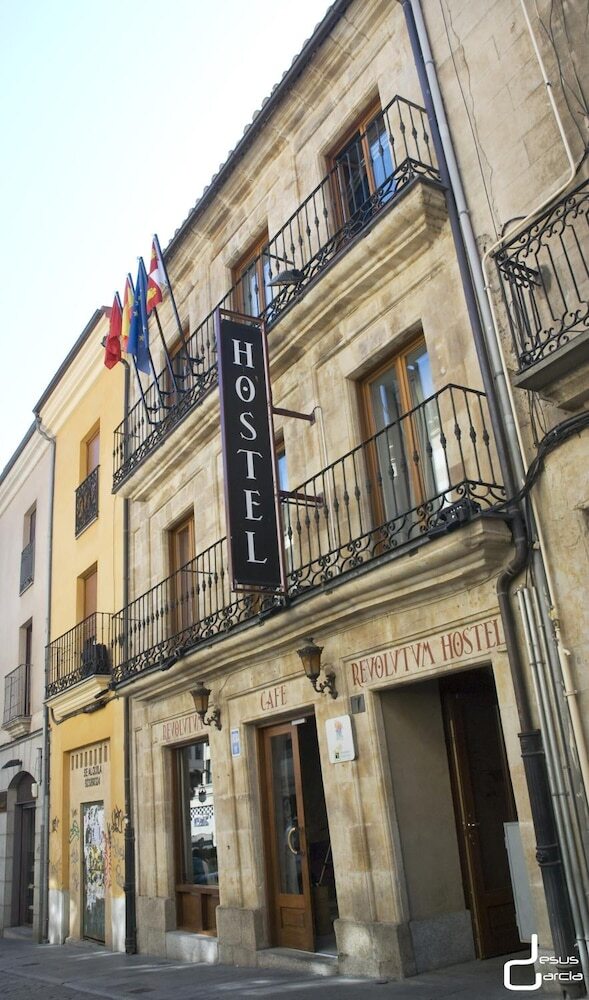Hostal Revolutum Hostel