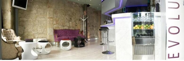 Hostal Revolutum Hostel