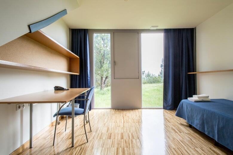 Hostal Residencia Universitaria O Castro - Campus Accommodation