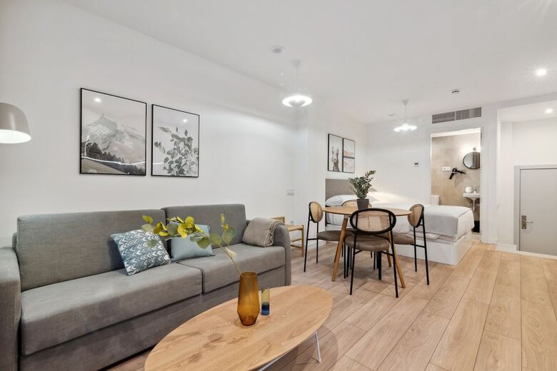 Aparthotel Limehome Valencia Carrer Del Pare Palau