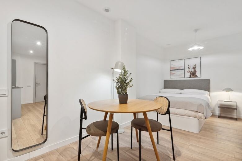 Aparthotel Limehome Valencia Carrer Del Pare Palau