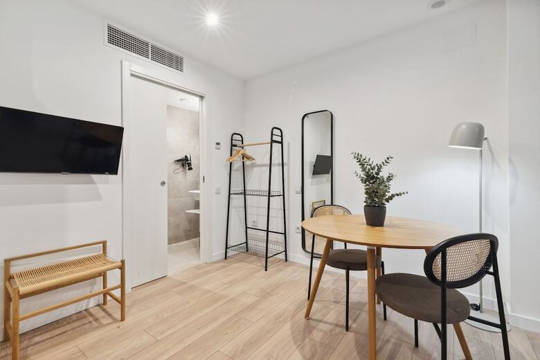 Aparthotel Limehome Valencia Carrer Del Pare Palau