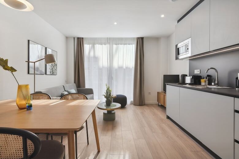 Aparthotel Limehome Valencia Carrer Del Pare Palau