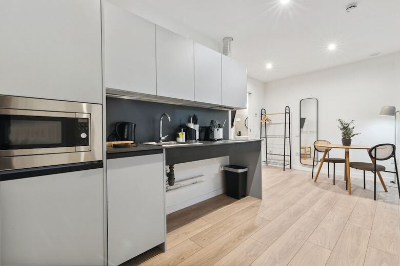 Aparthotel Limehome Valencia Carrer Del Pare Palau