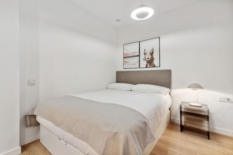 Aparthotel Limehome Valencia Carrer Del Pare Palau