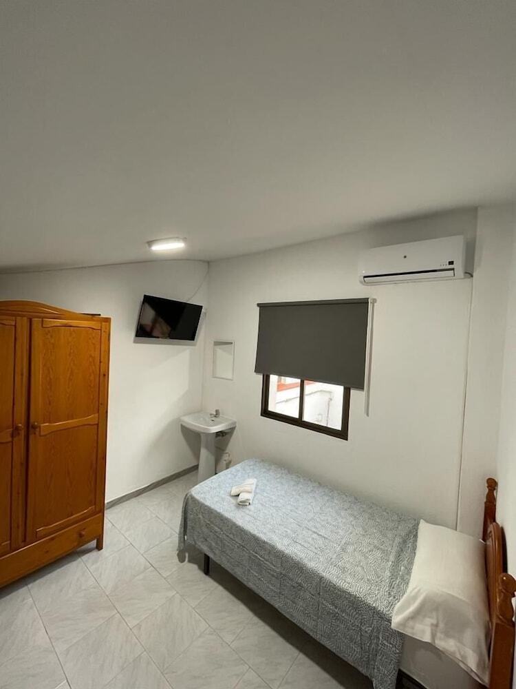 Hotel Hostal La Campi�a