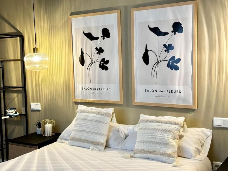 Hostal Tak Boutique Marbella Old Town With Parking