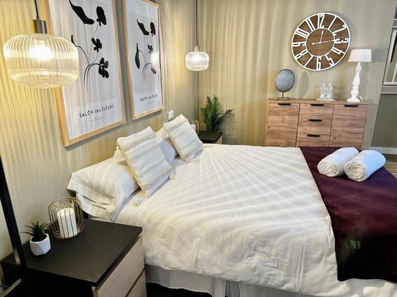 Hostal Tak Boutique Marbella Old Town With Parking