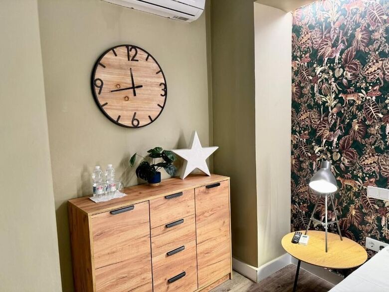 Hostal Tak Boutique Marbella Old Town With Parking
