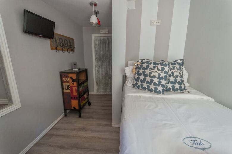 Hostal Tak Boutique Marbella Old Town With Parking