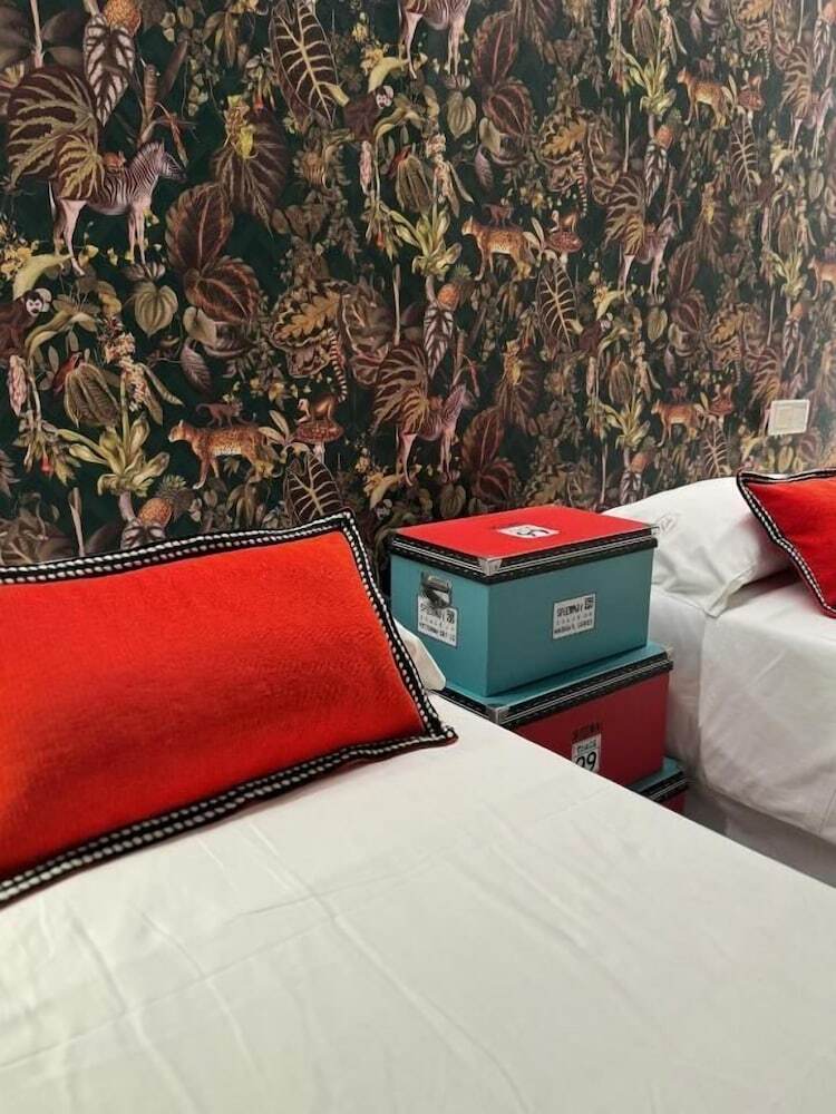 Hostal Tak Boutique Marbella Old Town With Parking