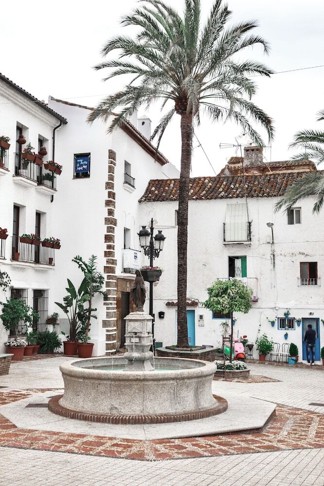 Hostal Tak Boutique Marbella Old Town With Parking