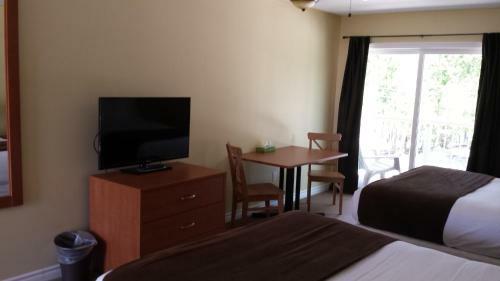 Escarpment Heights Motel