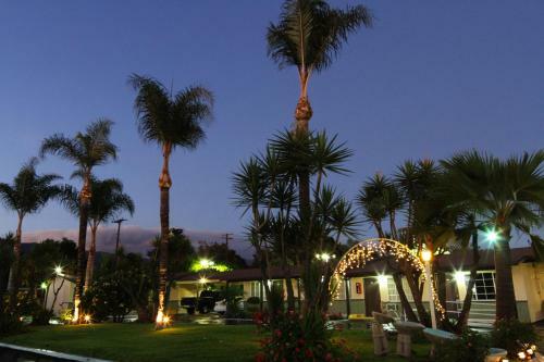 Palm Tropics Motel