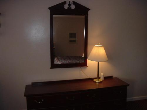 Fels Three Crown Motel