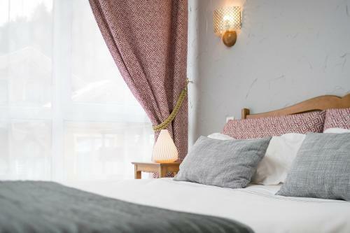 Hotel H�tel Les Chatelmin�s
