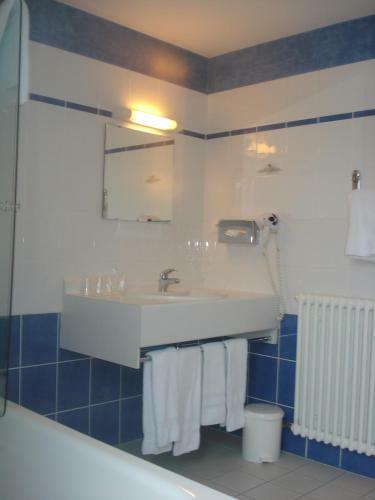 Hotel H�tel Les Chatelmin�s