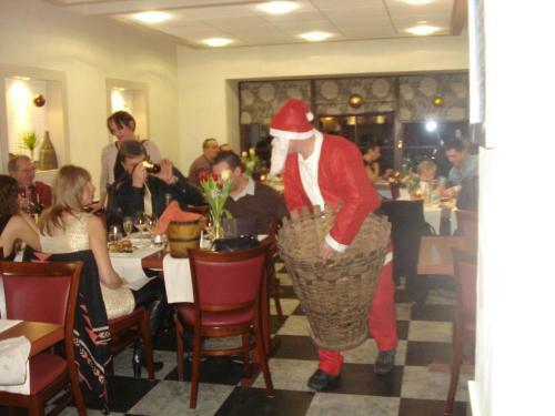 Hotel H�tel Les Chatelmin�s