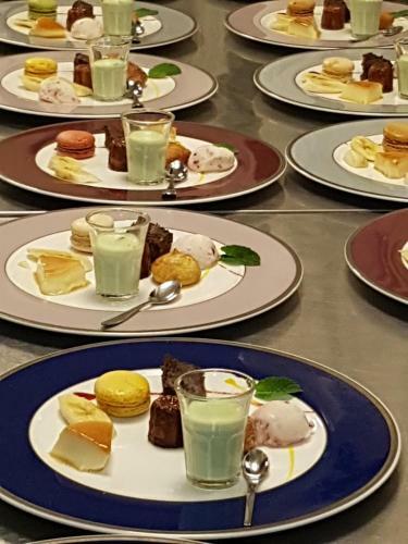 Hotel H�tel Les Chatelmin�s