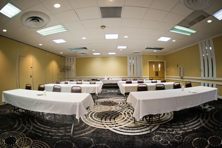 Clarion Hotel New Kensington