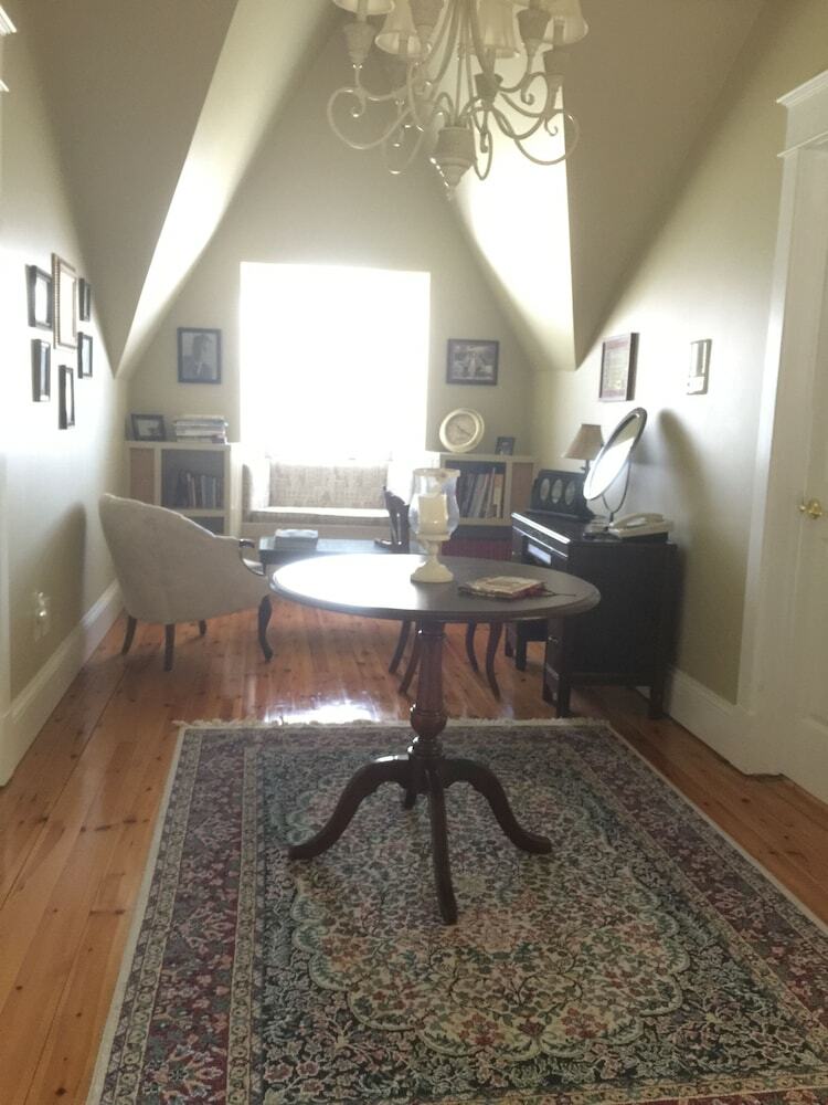 Clyde Hall Bed And Breakfast