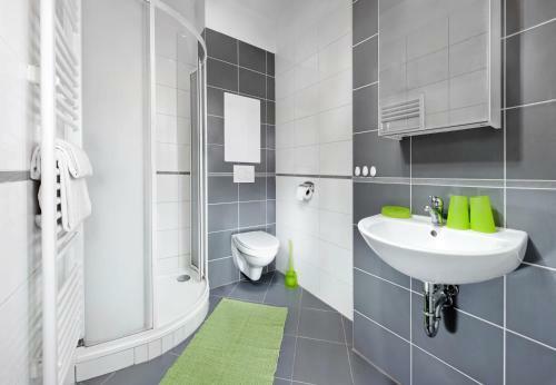 Apartments Kope?n� With Parking