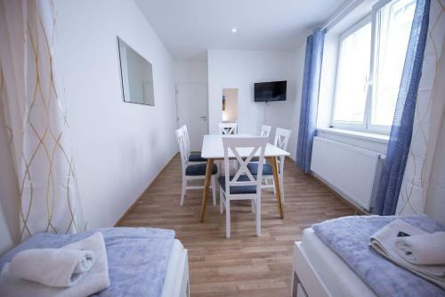 Apartments Kope?n� With Parking