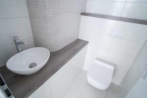 Apartments Kope?n� With Parking