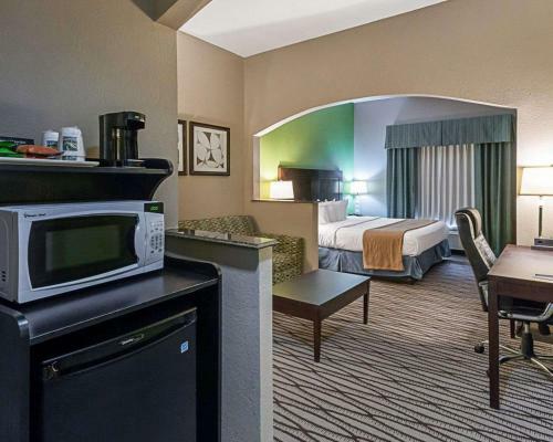 Hotel Quality Suites Sulphur