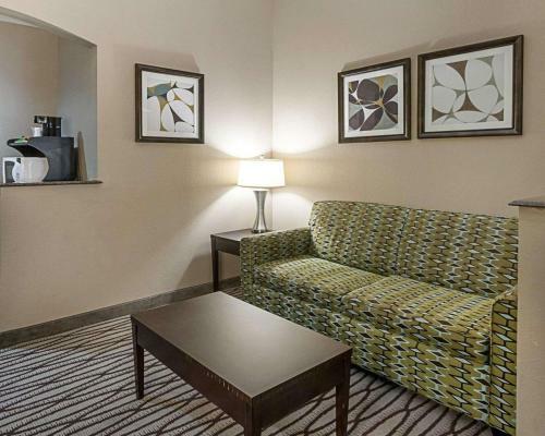 Hotel Quality Suites Sulphur