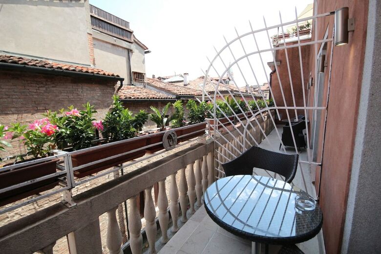 Hotel A La Commedia