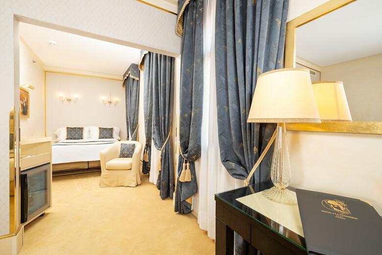 Hotel A La Commedia