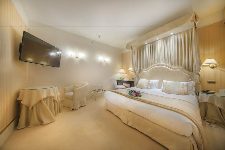 Hotel A La Commedia