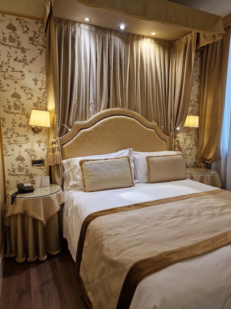 Hotel A La Commedia