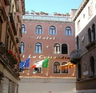 Hotel A La Commedia