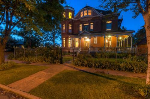 Bed & Breakfast Lumber Baron Inn And Gardens