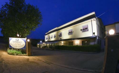 Hotel Albergo Quari