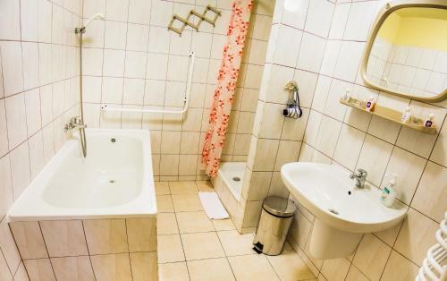 Hotel Wald Economy