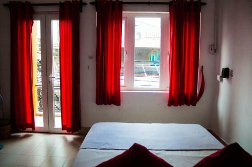 Hostal Top Banana Guesthouse & Rooftop Bar