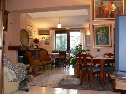 Bed & Breakfast George King