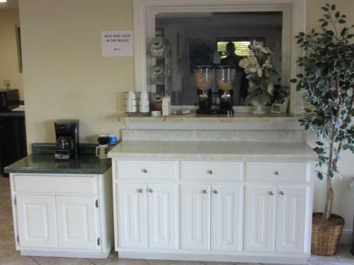 Hotel Royal Inn - Jonesboro
