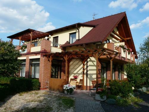 Hostal Pension Em-garni