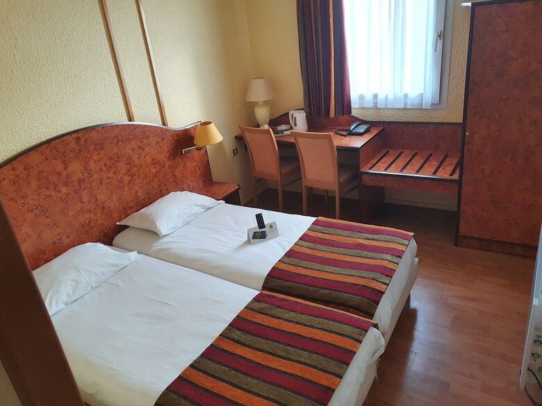 Cottage Hotel