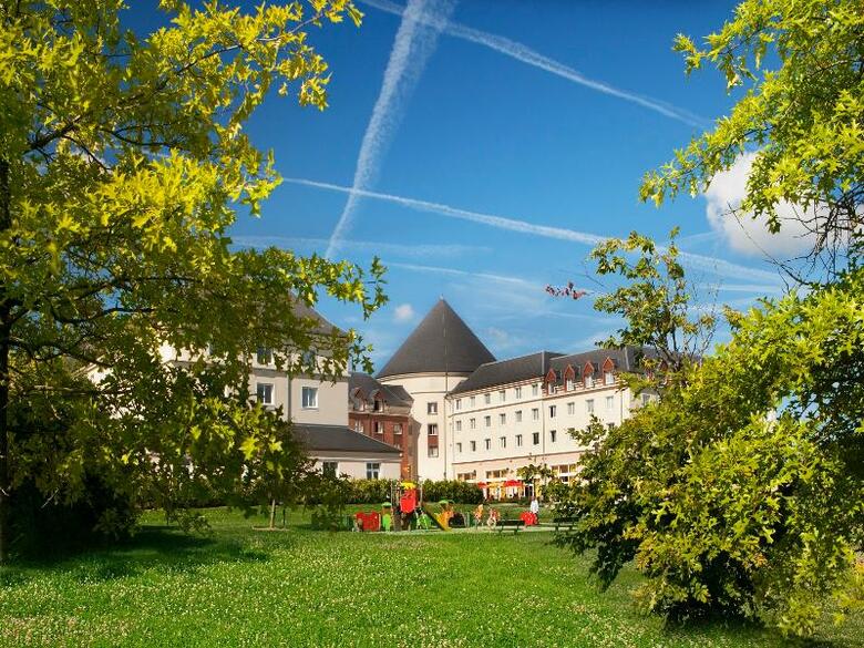 Grand Magic Hotel