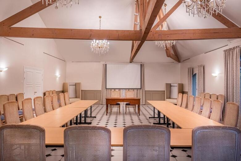 Inter-hotel Le Chateau Des Reynats