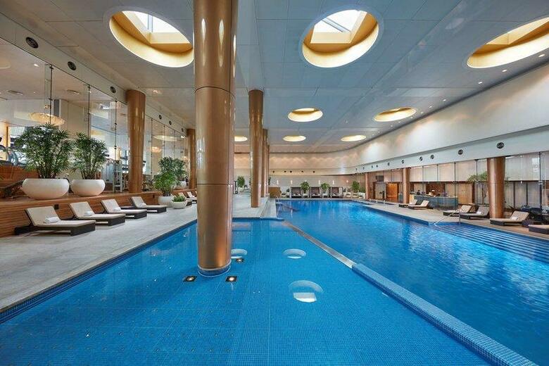 Hotel Crown Towers