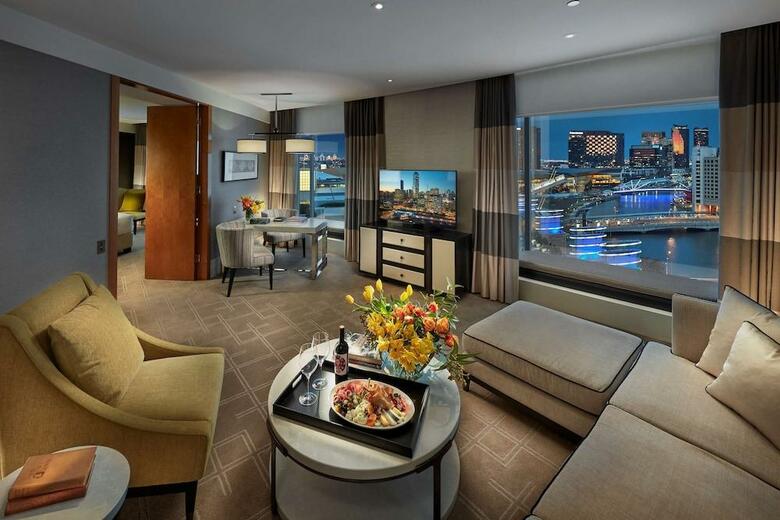 Hotel Crown Towers